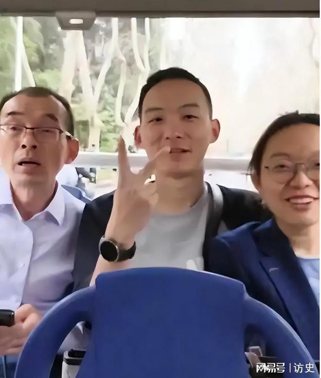 再沉默为谢妈发声说出实情网友坐不住了凯发K8首页登录回应了！谢浩男妹妹不(图2)